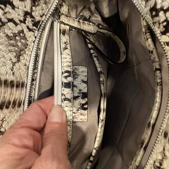 Michael Kors Fulton Large Hobo Bag Snakeskin Embossed Leather Cream Black Purse - Picture 11 of 11